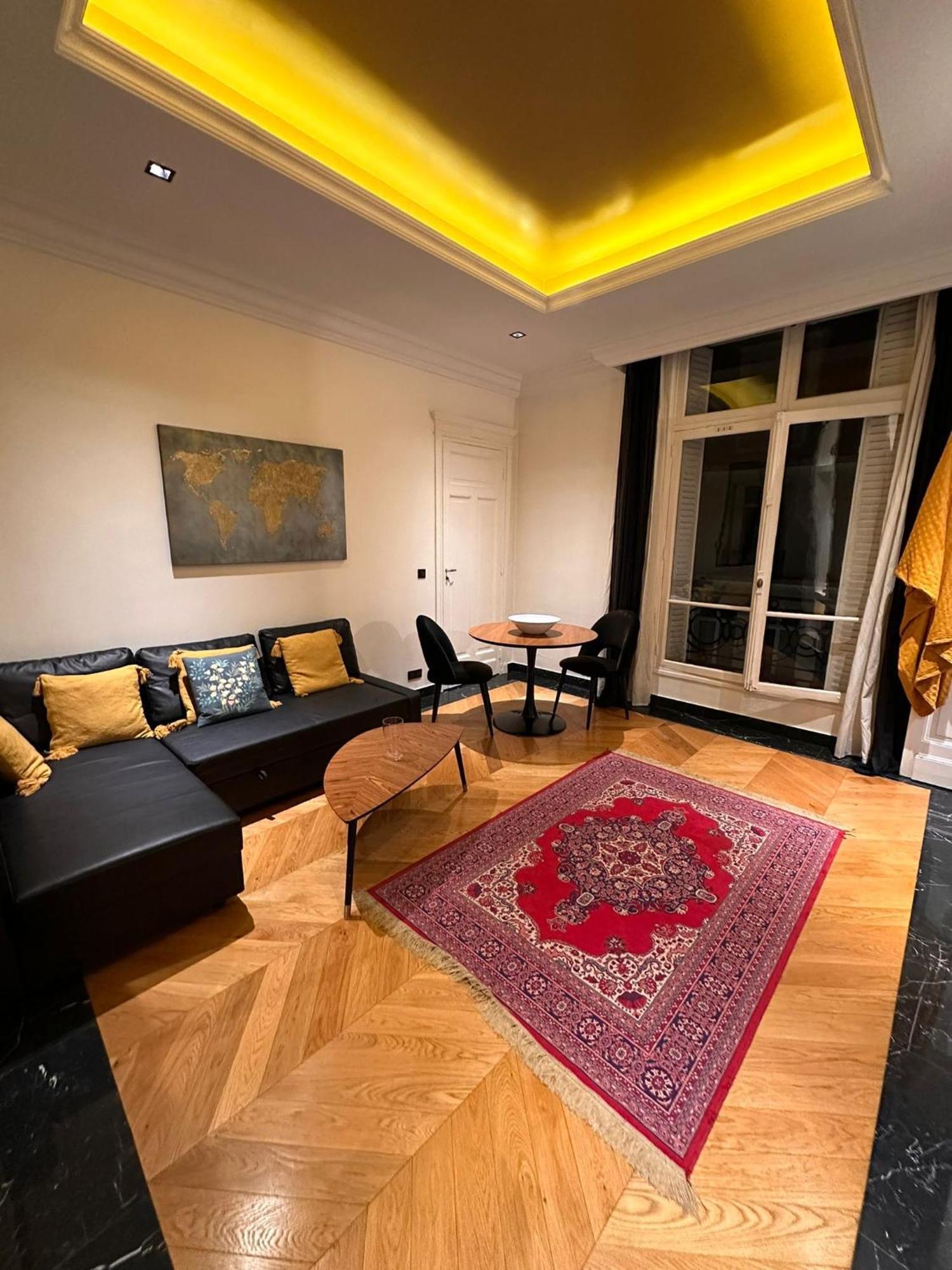 Appartement Cosy Sur Les Champs-Elysees Renoved パリ エクステリア 写真