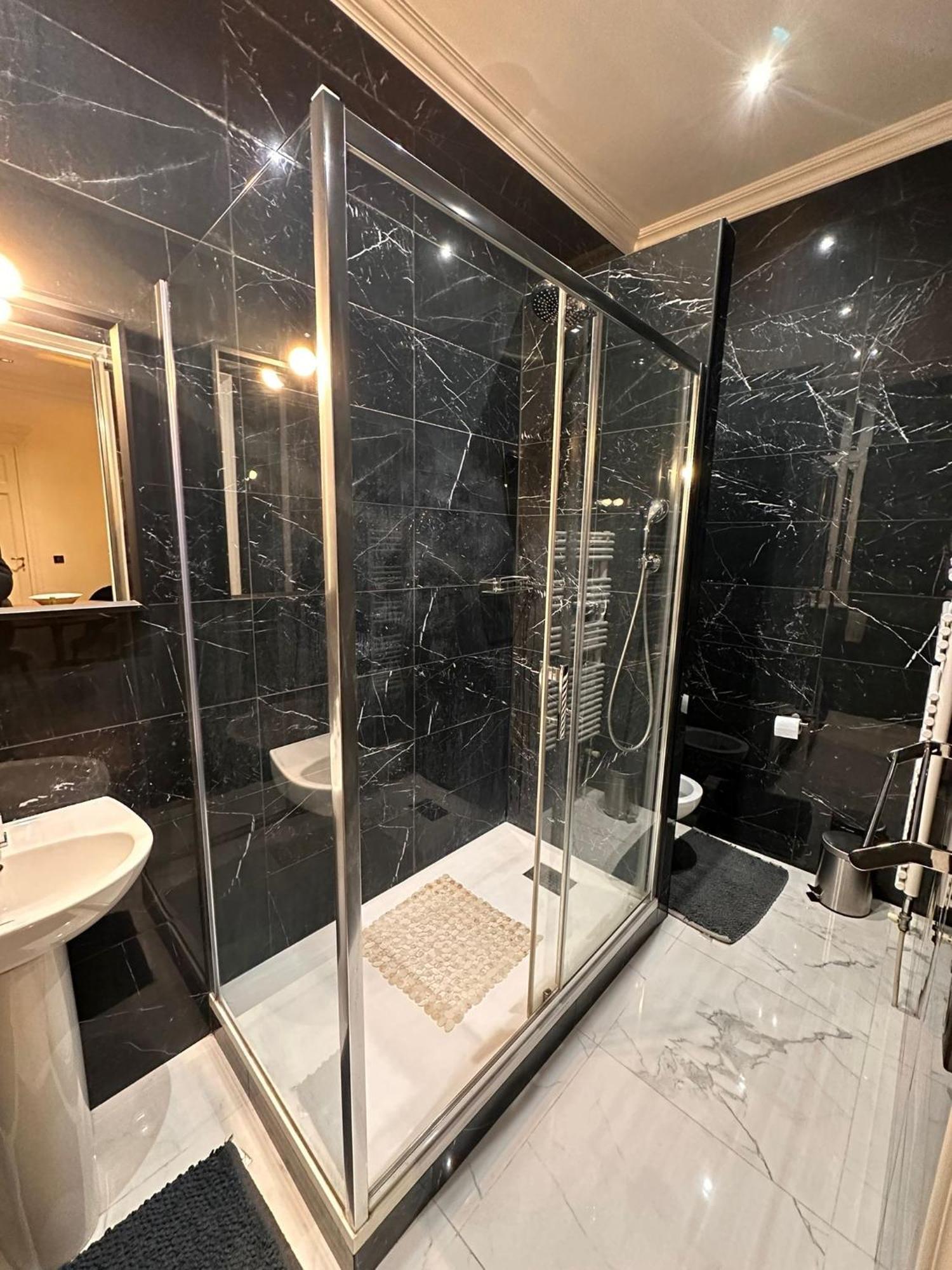 Appartement Cosy Sur Les Champs-Elysees Renoved パリ エクステリア 写真